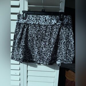 Lululemon Pace Rival Skirt Chikakasu Alpine White/Chirasu Black Print size 8